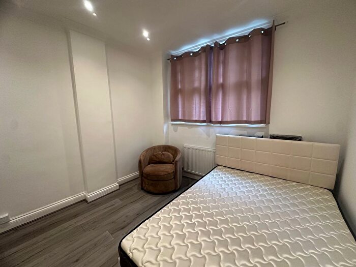 3 Bedroom Flat To Rent In Chicksand Street, Brick Lane, London, E1