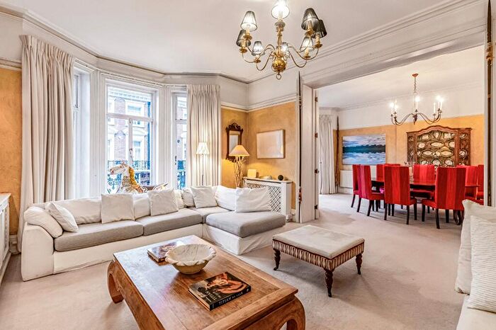 4 Bedroom Flat To Rent In Drayton Gardens, London, SW10