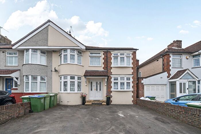 4 Bedroom Semi-detached House For Sale In Ramillies Road, Sidcup, DA15
