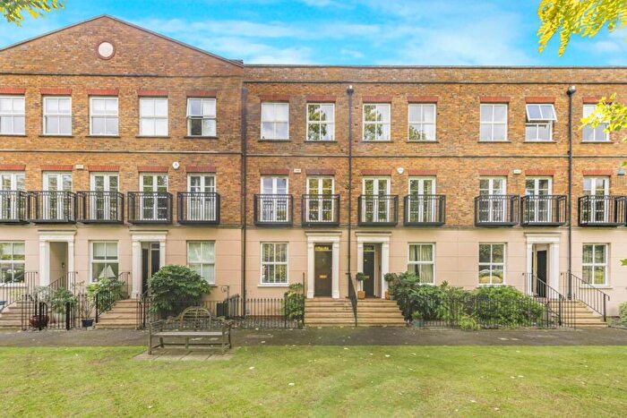 4 Bedroom House To Rent In Hampton Court Crescent, East Molesey, KT8