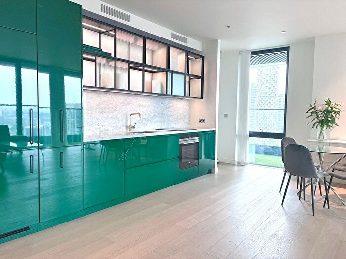 2 Bedroom Flat To Rent In The Wardian, London, E14