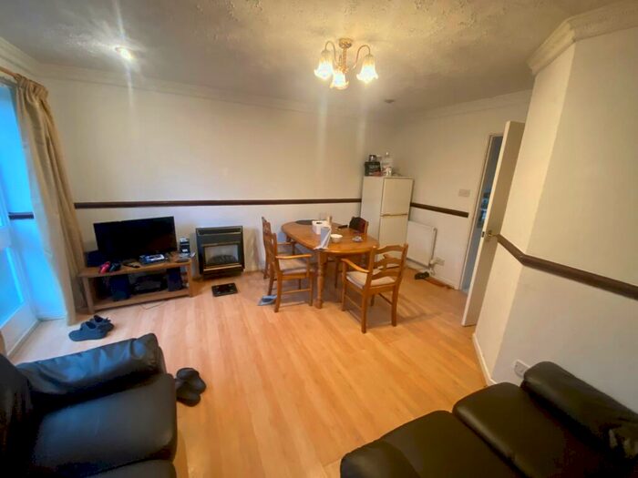 3 Bedroom House To Rent In **£ Pppw** Heron Drive, Lenton, NG7