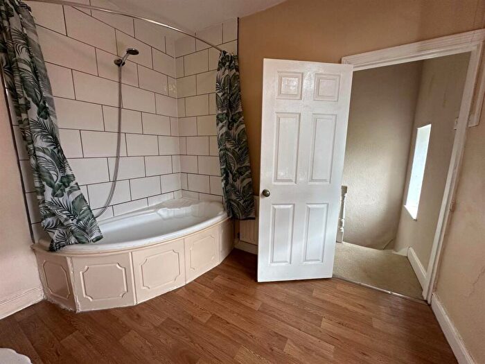 2 Bedroom End Of Terrace House To Rent In Willow View, Sowerby Bridge, HX6