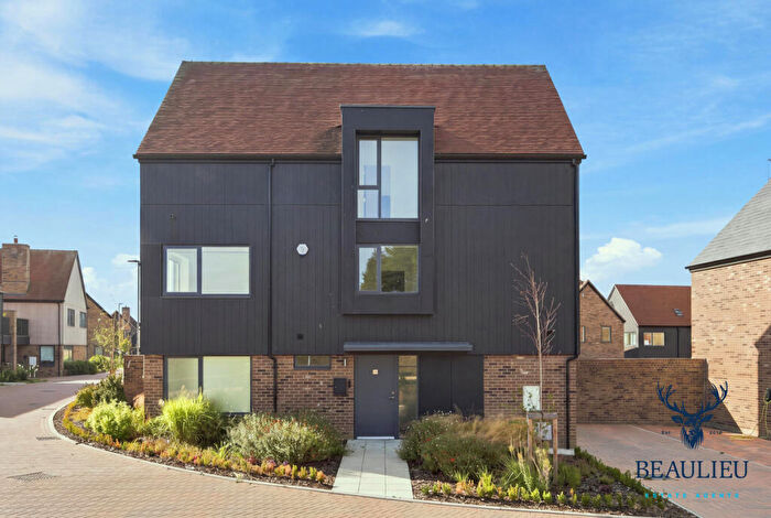4 Bedroom Detached House For Sale In Upper Wimbush Road, Chelmsford, CM3