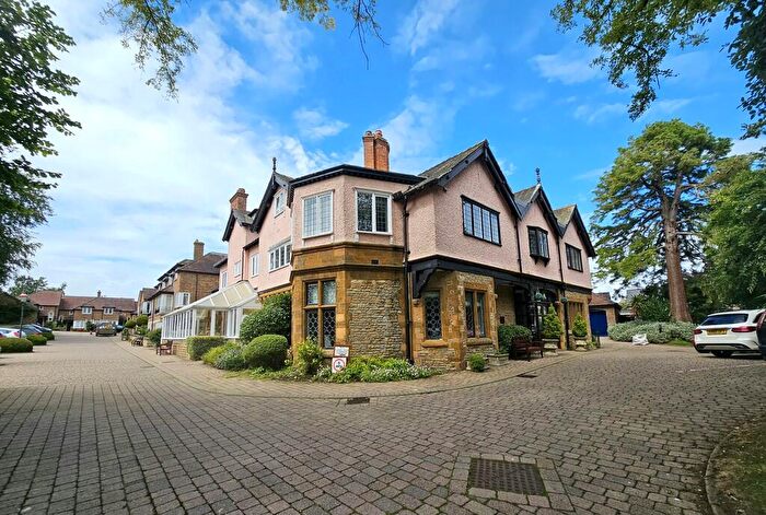 2 Bedroom Apartment For Sale In College House, High Street, NN13