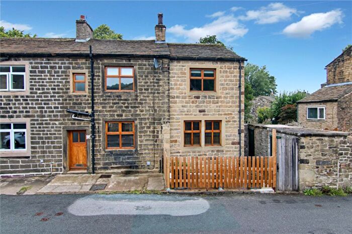3 Bedroom End Of Terrace House For Sale In High Street, Steeton, BD20