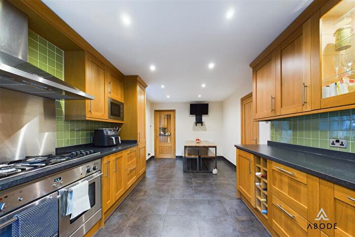 5 Bedroom Detached House For Sale In Scalpcliffe Close, Burton-On-Trent, DE15