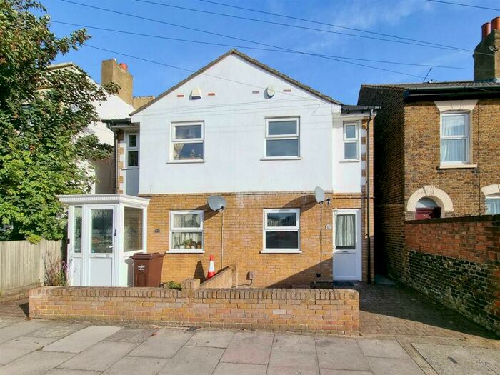 3 Bedroom Semi-Detached House To Rent In Saunders Street, Gillingham, ME7
