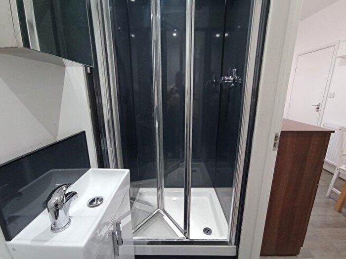 1 Bedroom Flat To Rent In Blenheim Gardens, NW2