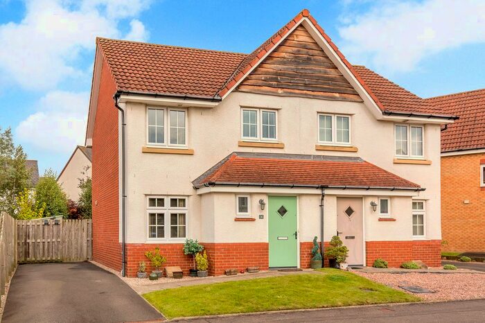 3 Bedroom Semi-Detached House For Sale In Middlebank Avenue, Dunfermline, KY11