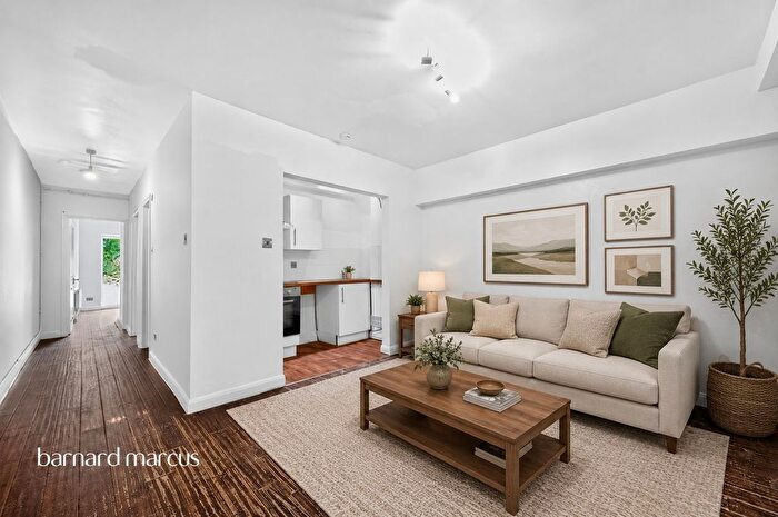 2 Bedroom Flat For Sale In Oval Road, Croydon, CR0