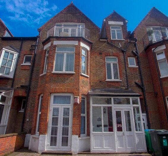 1 Bedroom Flat To Rent In Kew Road, Richmond, Surrey TW9