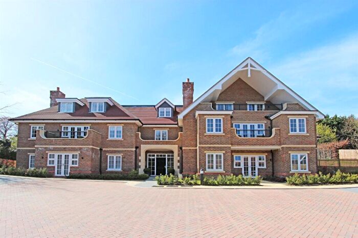 2 Bedroom Apartment To Rent In Outwood Lane, Chipstead, CR5