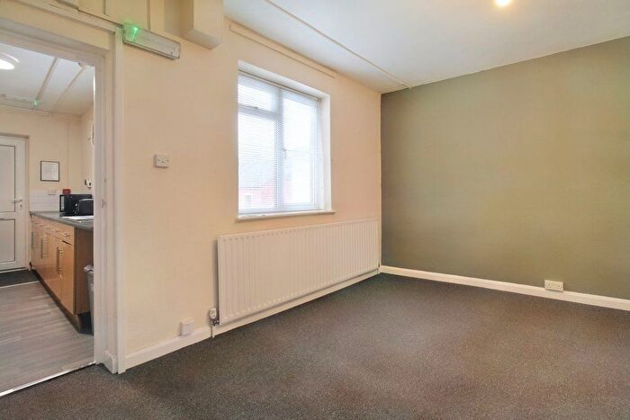 3 Bedroom Flat To Rent In Montpelier Road, Dunkirk, Nottingham, NG7