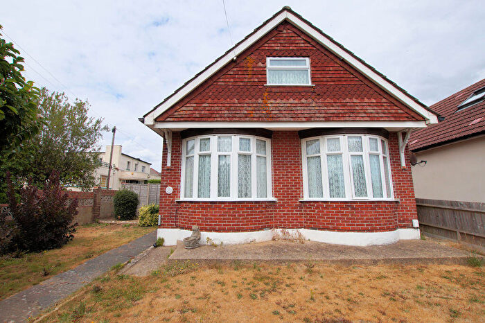 2 Bedroom Detached Bungalow For Sale In Jubilee Avenue, Paulsgrove, PO6