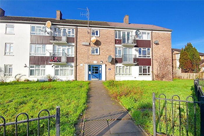 3 Bedroom Flat For Sale In Bouvier Road, Enfield, EN3