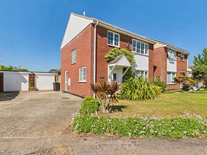 3 Bedroom Property To Rent In Point Clear, St Osyth, CO16