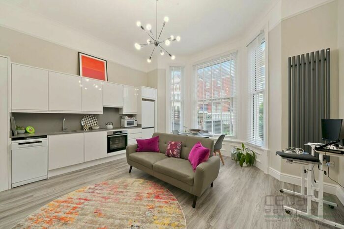 2 Bedroom Flat To Rent In Cleve Road, South Hampstead, NW6