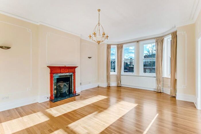 3 Bedroom Apartment To Rent In Chesterford Gardens, Hampstead, NW3