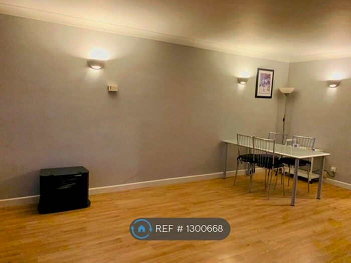 2 Bedroom Flat To Rent In Moortown, Leeds LS17