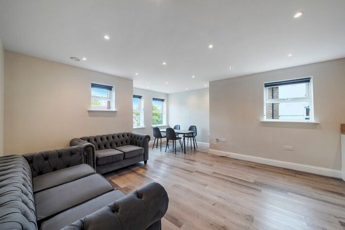 2 Bedroom Flat To Rent In Egham Hill, Egham, TW20