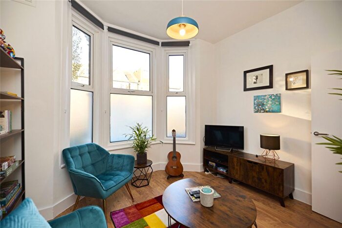 1 Bedroom Flat To Rent In Colless Road, London, N15