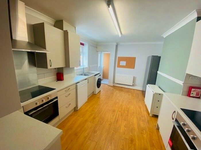 6 Bedroom Terraced House To Rent In North Luton, Cardiff, CF24