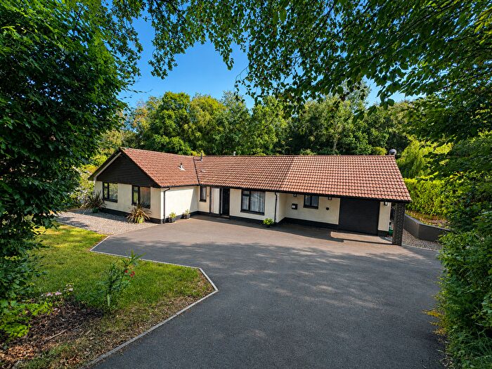3 Bedroom Bungalow For Sale In Broadoak Close, West Hill, EX11