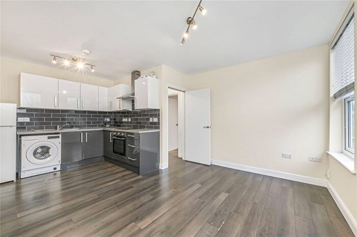 4 Bedroom Flat To Rent In London Road, London, SW16