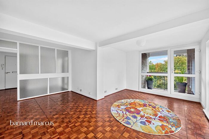 2 Bedroom Flat For Sale In Bonchurch Close, Sutton, SM2