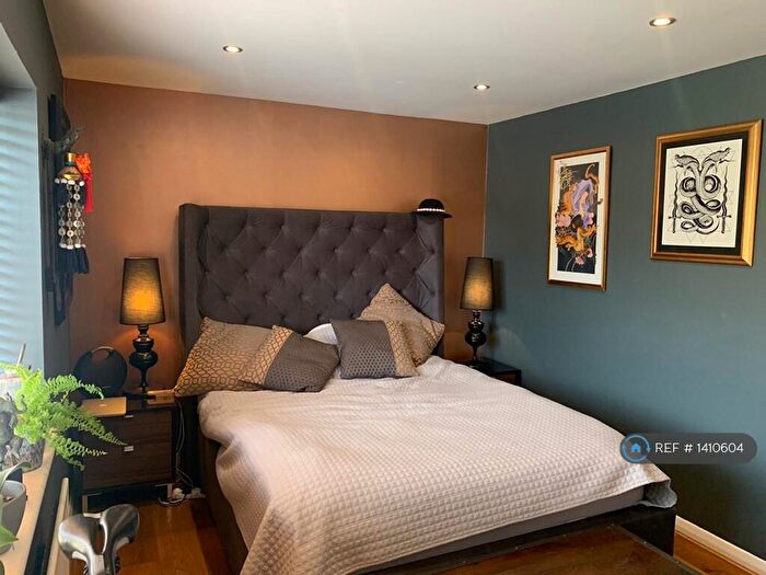 2 Bedroom Flat To Rent In Kirby Drive, Peacehaven, BN10