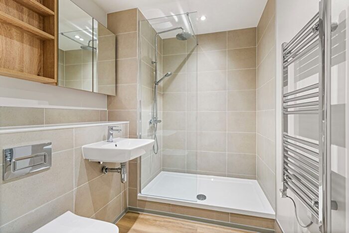 3 Bedroom Flat To Rent In Momento, Staines, TW18