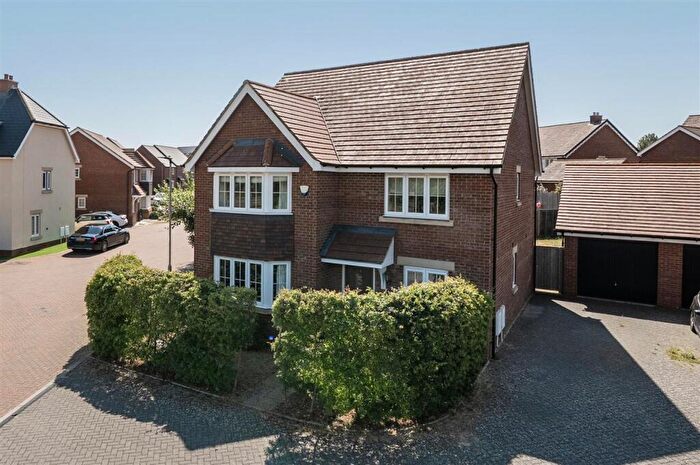 5 Bedroom Detached House For Sale In Perch Mews, Bedford, MK40