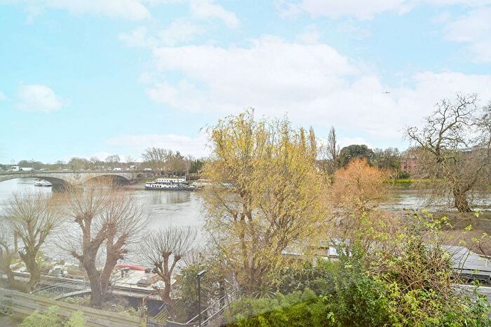 3 Bedroom Flat To Rent In The Kew Bridge Apartments, Kew Bridge, London, TW8