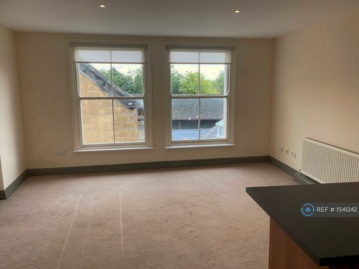 2 Bedroom Flat To Rent In Castle Street, Cirencester, GL7