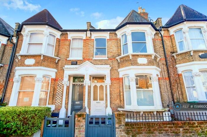 2 Bedroom Flat To Rent In North Finchley, London, N12