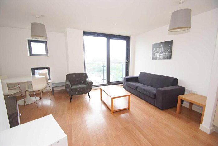 2 Bedroom Flat For Sale In Skyline, St Peters Square, LS9