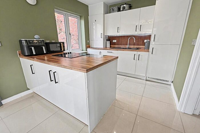 3 Bedroom Link Detached House For Sale In Wareham, BH20 - Photo 9