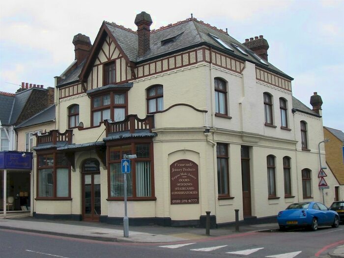 Studio To Rent In Haycroft Road, Surbiton, KT6