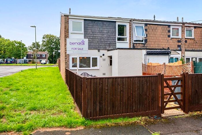 3 Bedroom End Of Terrace House For Sale In Robin Gardens, Waterlooville, PO8