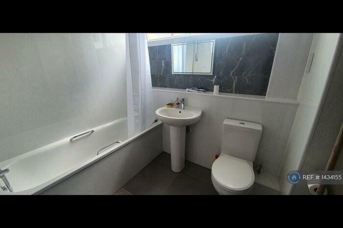 3 Bedroom Flat To Rent In Ordnance Road, Enfield, EN3
