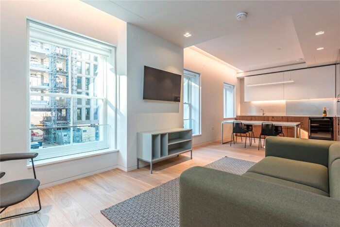 2 Bedroom Apartment To Rent In Hogarth House, Bartholomew Close, Barbican, Farringdon, London, EC1A
