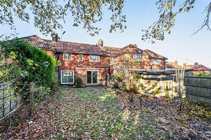 3 Bedroom Terraced House For Sale In Salisbury Road, Welwyn Garden City, AL7