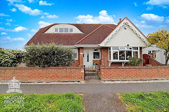 4 Bedroom Detached House For Sale In Handel Road, Canvey Island, SS8