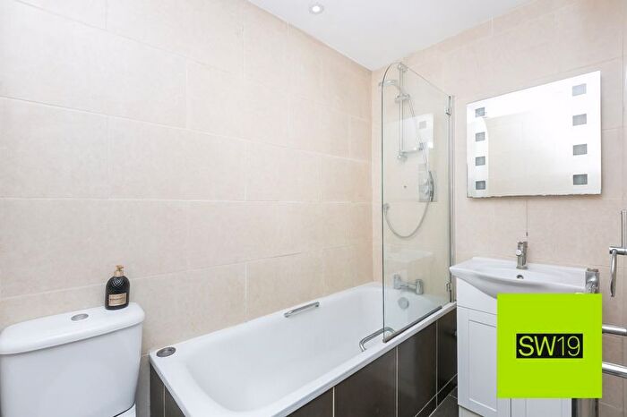 1 Bedroom Flat For Sale In Marlborough Road, Colliers Wood, London, SW19