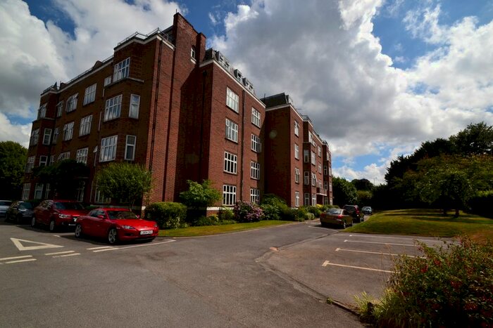 4 Bedroom Flat For Sale In Putney Hill, London, SW15