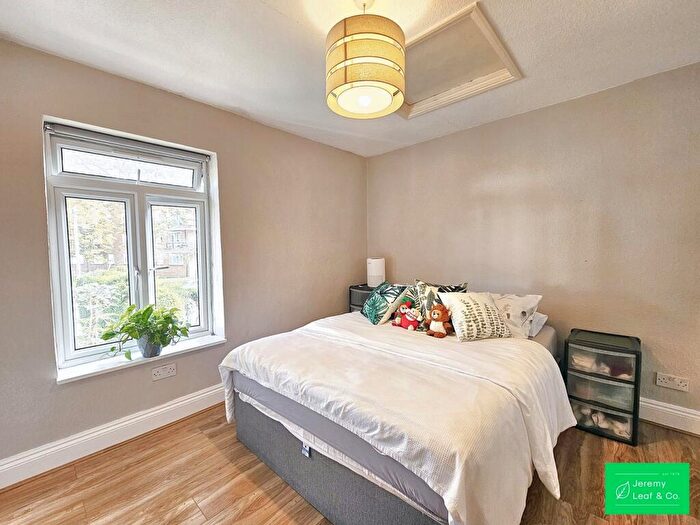 2 Bedroom Cottage For Sale In Red Lion Hill, London, N2