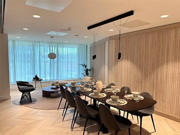 2 Bedroom Apartment For Sale In Thr, Silvercroft Street, Manchester, M15