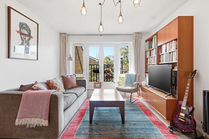 1 Bedroom Apartment For Sale In Loanda Close, London, E8