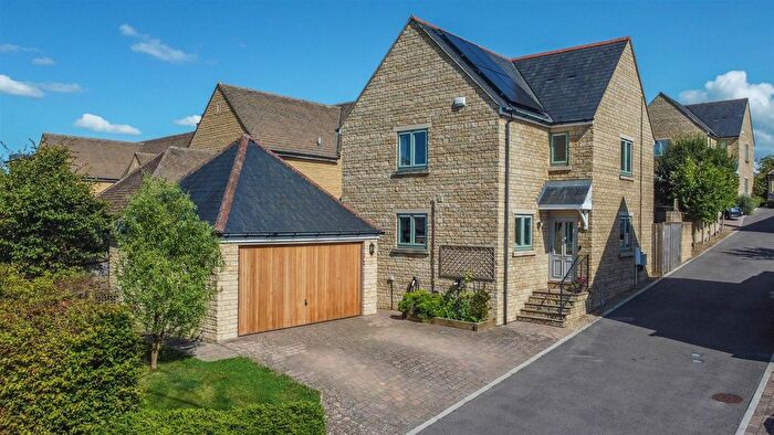 4 Bedroom Detached House For Sale In Thornhill Mews, Malmesbury, SN16